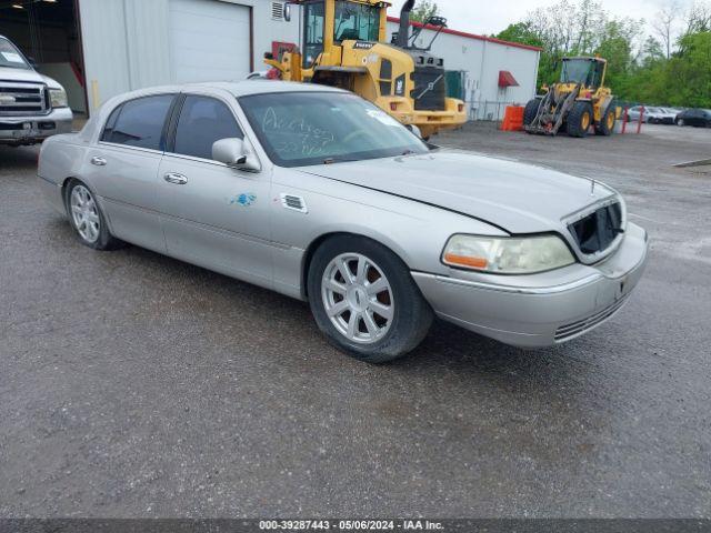  Salvage Lincoln Towncar