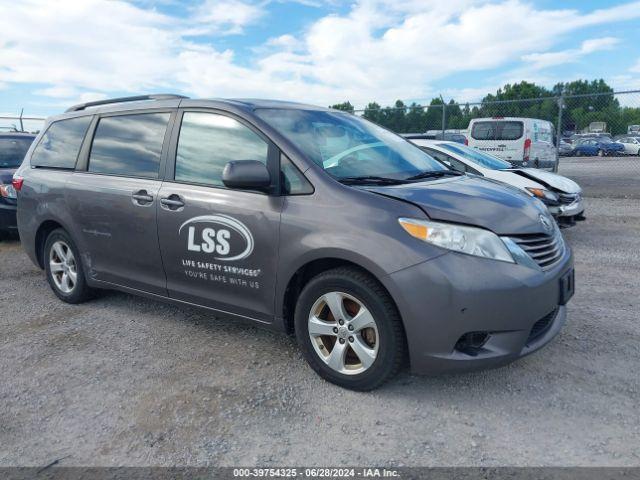  Salvage Toyota Sienna