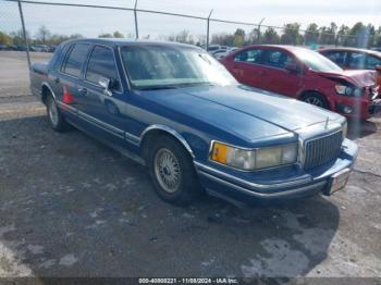  Salvage Lincoln Towncar