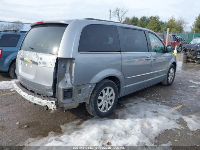 Chrysler Town & Country Touring Image 11