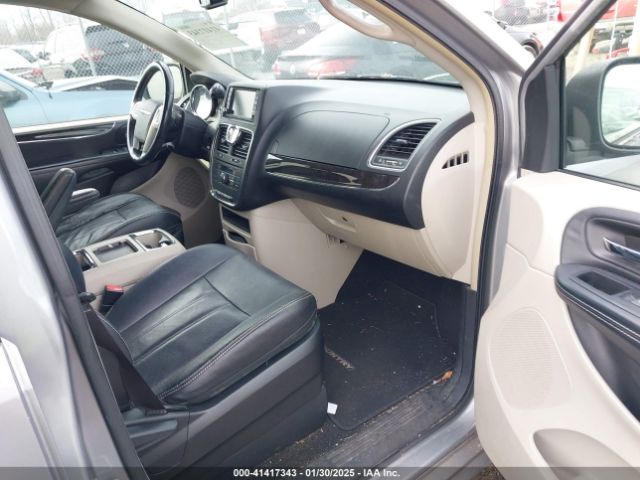 Chrysler Town & Country Touring Image 2