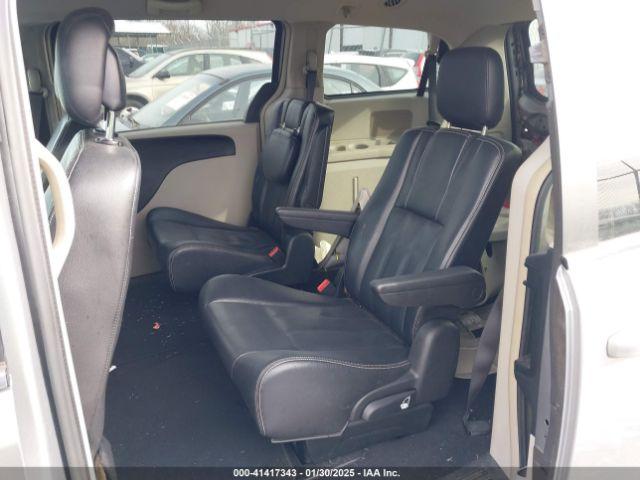 Chrysler Town & Country Touring Image 10