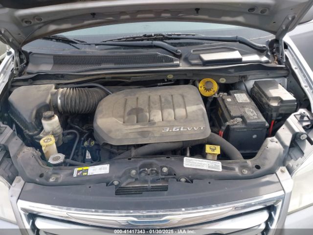 Chrysler Town & Country Touring Image 9