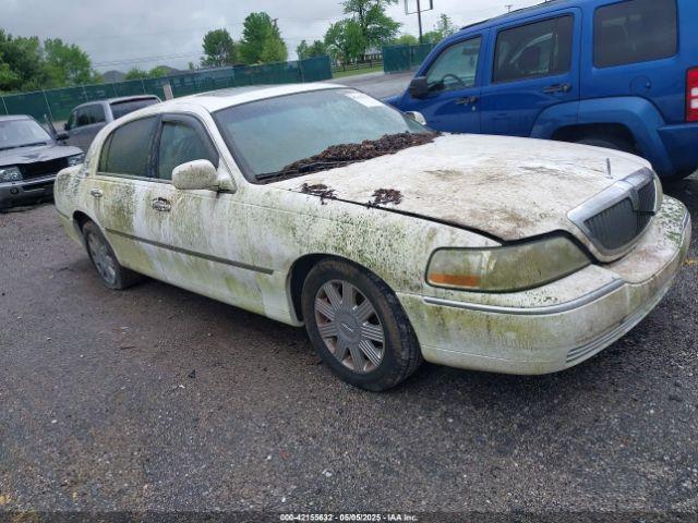  Salvage Lincoln Towncar