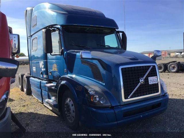  Salvage Volvo Vnl