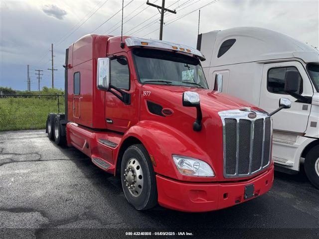  Salvage Peterbilt 579