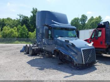  Salvage Volvo Vnl