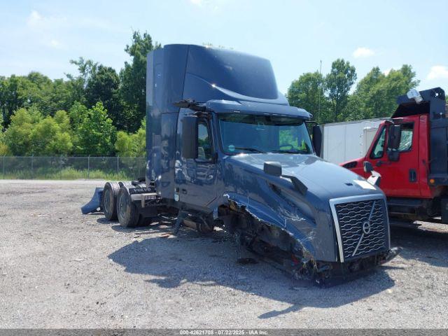  Salvage Volvo Vnl