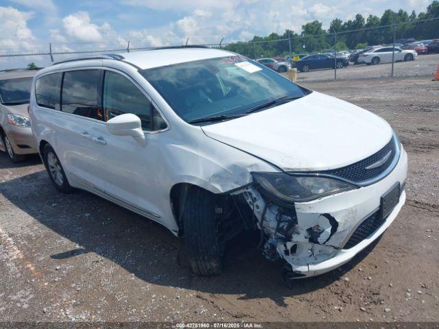  Salvage Chrysler Pacifica