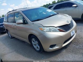  Salvage Toyota Sienna