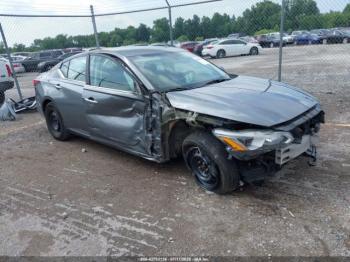  Salvage Nissan Altima