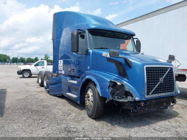  Salvage Volvo Vn