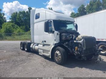  Salvage Volvo Vn