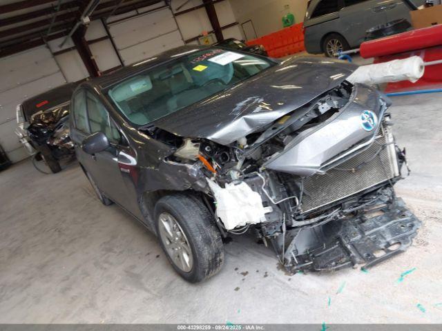  Salvage Toyota Prius v