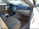 Toyota Camry Le Image 3