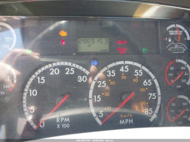 Freightliner M2 106 Medium Duty Image 4