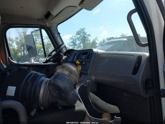 Freightliner M2 106 Medium Duty Image 7