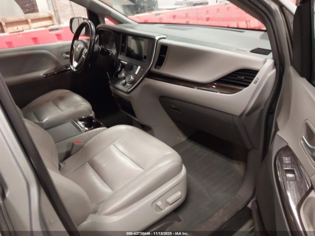 Toyota Sienna Xle 8 Passenger Image 4