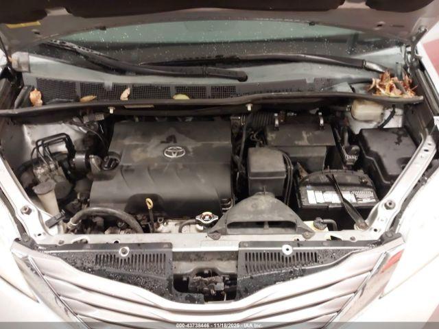 Toyota Sienna Xle 8 Passenger Image 12