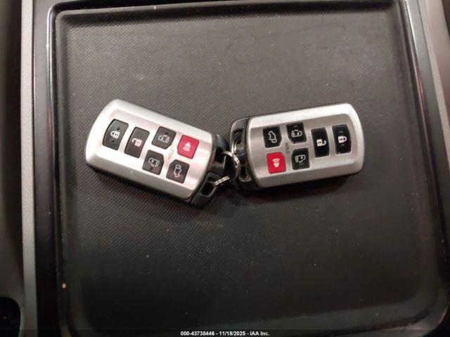 Toyota Sienna Xle 8 Passenger Image 11