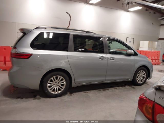 Toyota Sienna Xle 8 Passenger Image 10