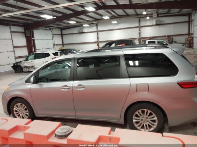 Toyota Sienna Xle 8 Passenger Image 8