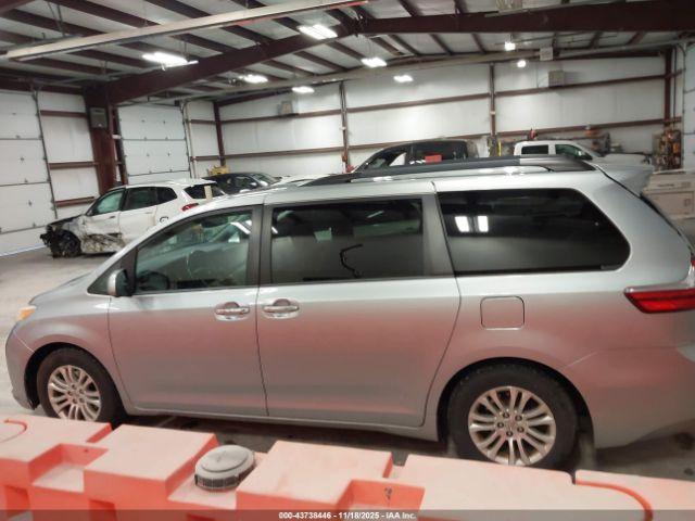 Toyota Sienna Xle 8 Passenger Image 8