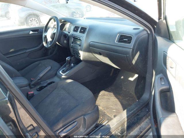 Volkswagen Jetta 2.0l S Image 13