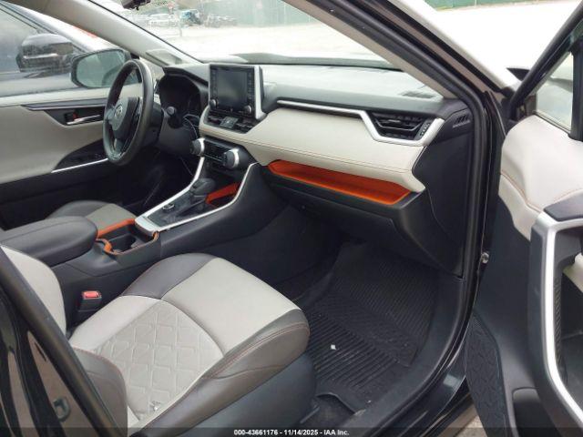 Toyota RAV4 Adventure Image 8