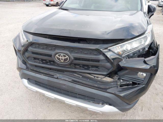 Toyota RAV4 Adventure Image 3