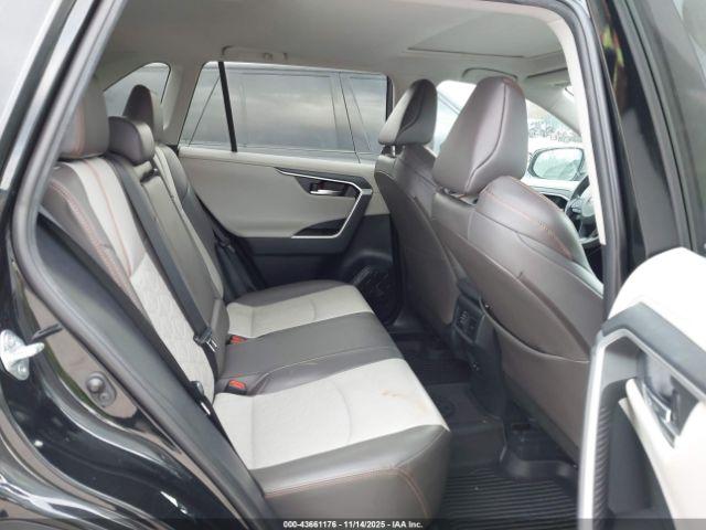 Toyota RAV4 Adventure Image 12