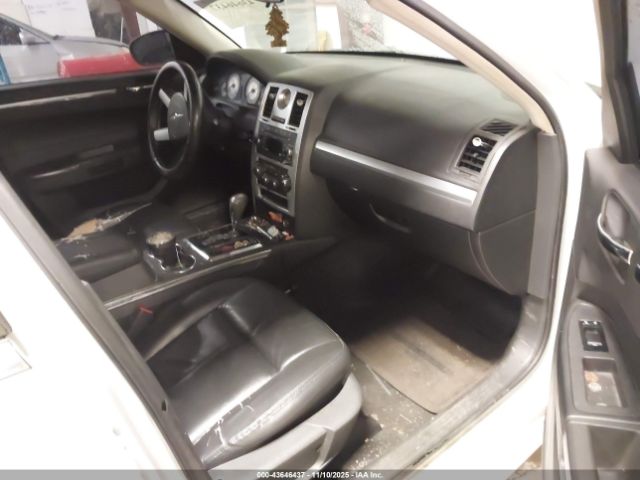 Chrysler 300 Image 2