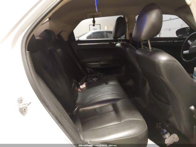 Chrysler 300 Image 10