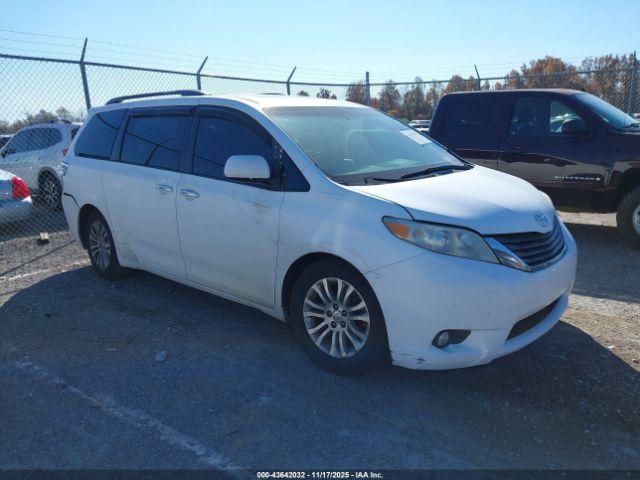  Salvage Toyota Sienna