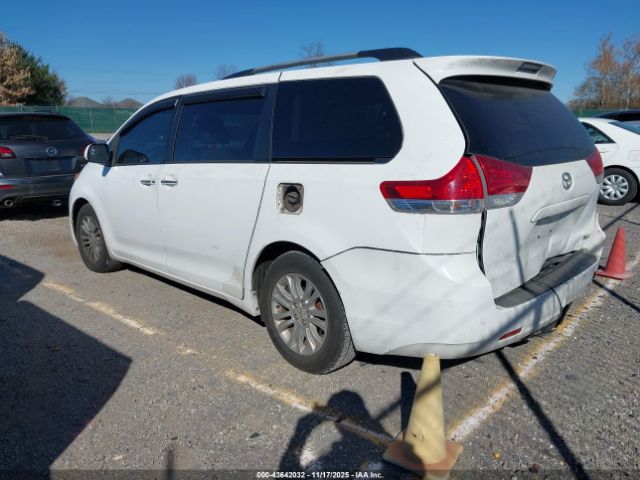 Toyota Sienna Xle V6 Image 3