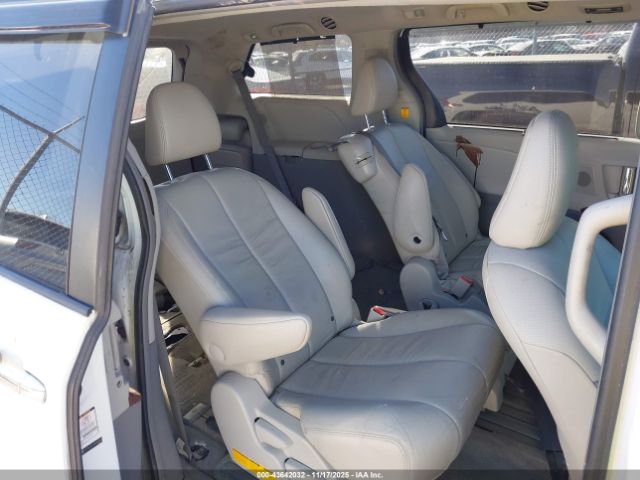 Toyota Sienna Xle V6 Image 17