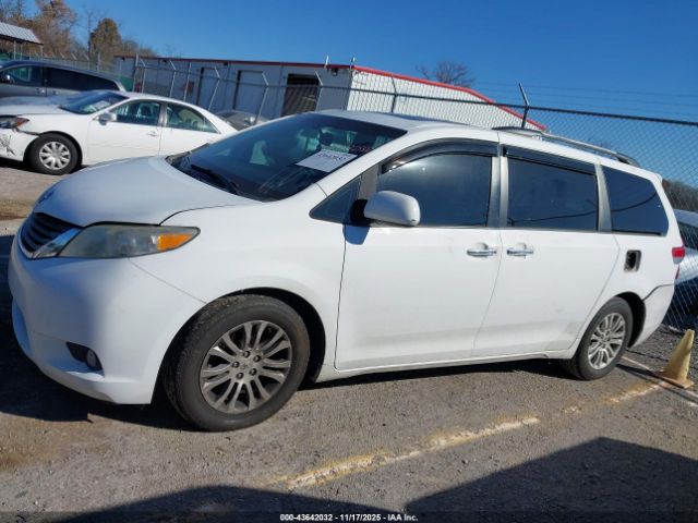 Toyota Sienna Xle V6 Image 10