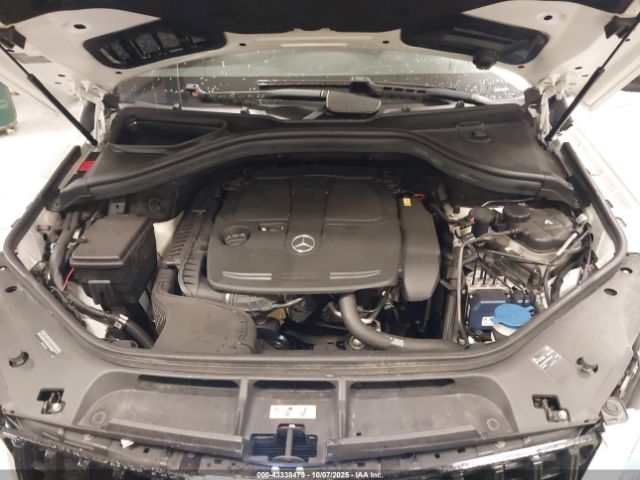 Mercedes-Benz M-Class 4matic Image 15