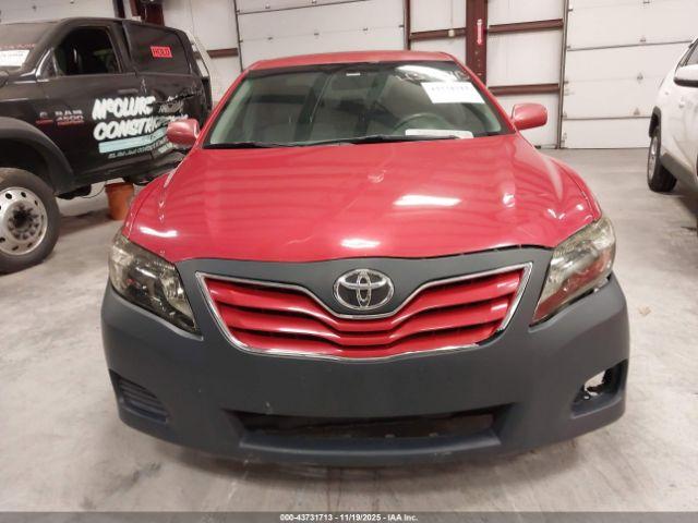 Toyota Camry Le Image 8