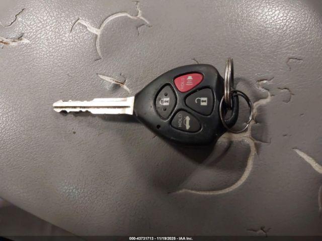 Toyota Camry Le Image 11