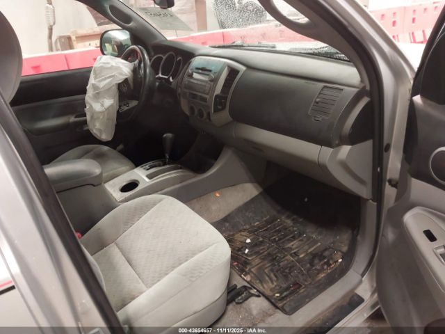 Toyota Tacoma Image 5