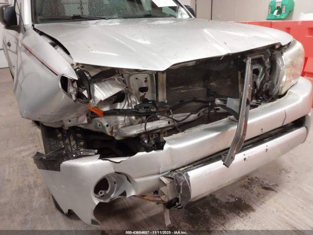 Toyota Tacoma Image 3