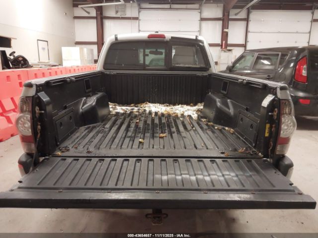 Toyota Tacoma Image 16