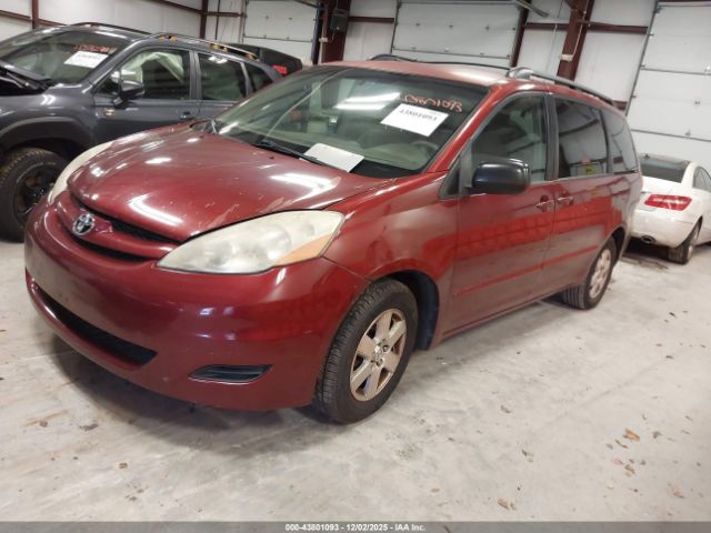 Toyota Sienna Le Image 9