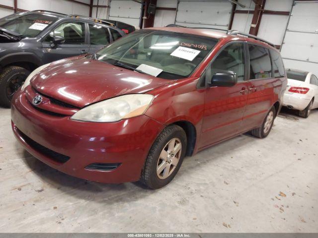 Toyota Sienna Le Image 9