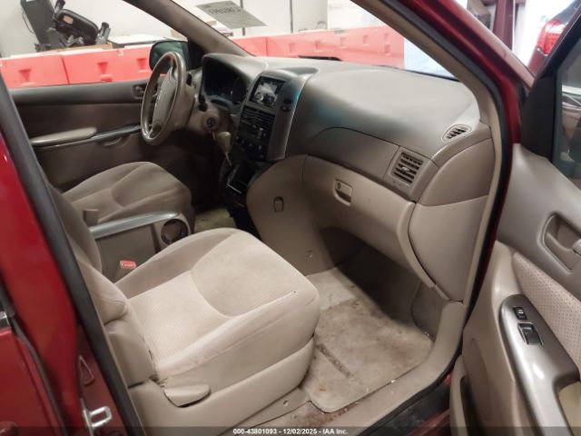 Toyota Sienna Le Image 7