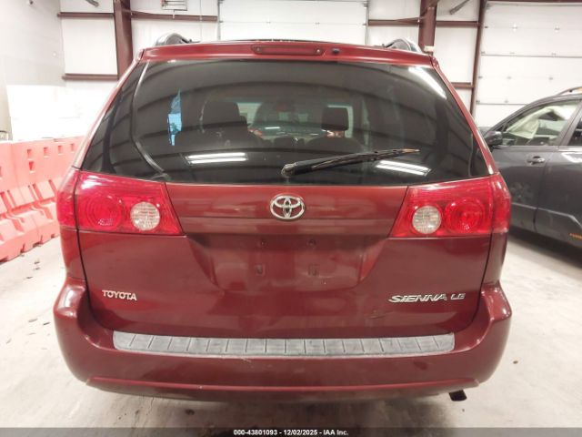 Toyota Sienna Le Image 10