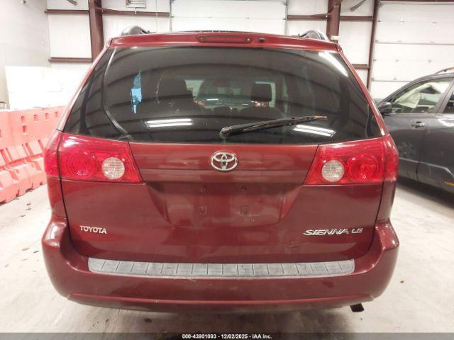 Toyota Sienna Le Image 10