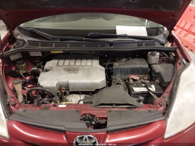 Toyota Sienna Le Image 4