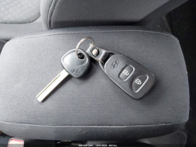 Hyundai ACCENT Se Image 12